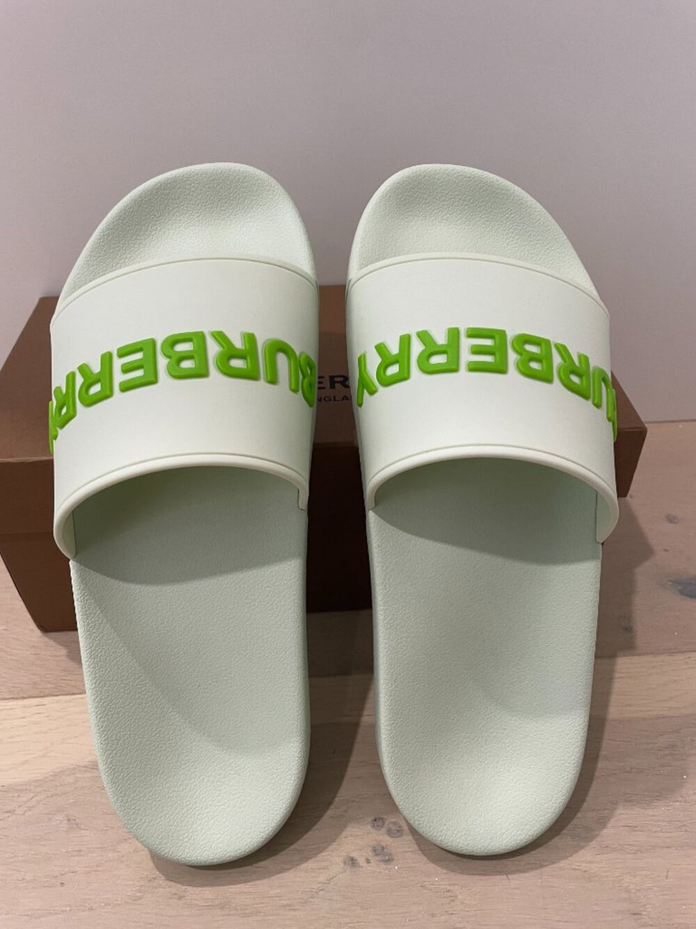 Burberry Slides - Picture 7 of 9